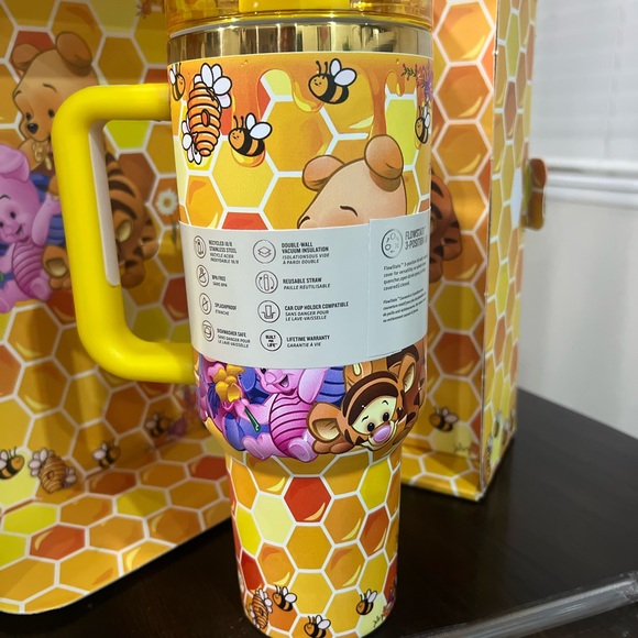 Quencher H2.0 Tumbler Winnie the Pooh Design - Picture 4 of 5